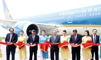 Primer ministro de Vietnam en acto de puesta en funcionamiento del aeropuerto Cat Bi