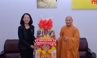 Dirigente vietnamita felicita a comunidad religiosa por la gran fiesta del Buda 2016