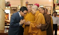  Vicepremier vietnamita honra sacrificios del budismo por la Patria