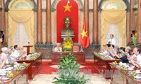 Jefe del Estado se reúne con ex soldados y funcionarios cercanos al presidente Ho Chi Minh