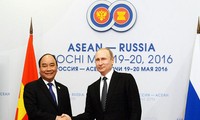 Asiste premier vietnamita a Cumbre conmemorativa de nexos ASEAN-Rusia