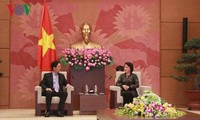 Máximo líder parlamentario de Vietnam recibe a embajadores de China y Australia 