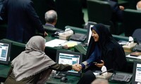 El nuevo Parlamento iraní entra en funciones