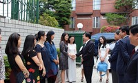 Viceprimer ministro de Vietnam visita embajada nacional en Japón