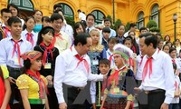 Presidente de Vietnam alaba esfuerzos de infantes con dificultades 