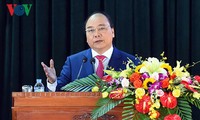 Primer ministro de Vietnam visita Academia de Infantería de Da Lat