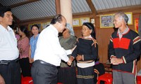 Exhorta premier vietnamita a elevar calidad de vida de comunidad étnica en Tay Nguyen