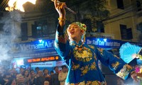 Vibrantes espectáculos de música popular deleitan a turistas en casco histórico de Hanoi