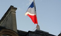 Inician en Francia tres días de luto nacional