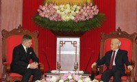 Altos funcionarios vietnamitas reciben a primer ministro eslovaco