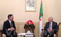 Argelia aprecia el desarrollo económico de Vietnam