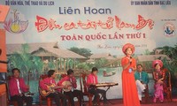 Escuchar el “don ca tai tu” en Kien Giang
