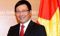 Canciller vietnamita sostiene conversaciones con sus homólogos de Singapur e Indonesia en Laos