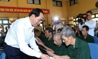 Presidente vietnamita honra sacrificios de mártires e inválidos de guerra de Vietnam 