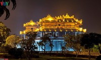 Belleza excepcional de la antigua capital Hue por la noche