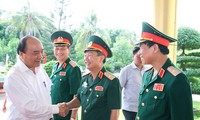 Primer ministro de Vietnam visita el Mando de la Zona Militar 4