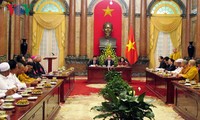 Religiones vietnamitas unen manos por el avance nacional