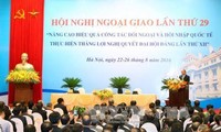Urgen a los diplomáticos vietnamitas a contribuir más al desarrollo nacional