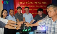 Lanza VOV transmisiones en los 96.5 MHz FM en Ciudad Ho Chi Minh 