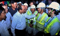 Primer ministro visita sitio de construcción de túnel montañoso en localidades centrales
