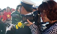 La periodista My Tra y su exposición fotográfica sobre Truong Sa