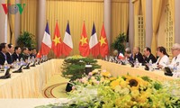 Comienzan primeras actividades del presidente francés en Vietnam 