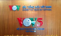 VOV5 conectando a Vietnam con amigos de cinco continentes
