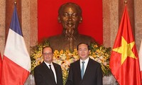 Presidente francés finaliza su visita a Vietnam 