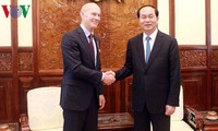 Recibe presidente vietnamita al director de la Corporación de Visión Mundial