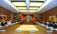 Cámara de los Comunes británica comprometida a ayudar a Vietnam en capacitación de legisladores