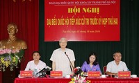 Líder partidista vietnamita en encuentro con electores capitalinos