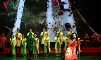 Obra teatral “Resonancia de la capital” atrae al público en Hanoi