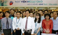 Vietnam aboga por renovar capacitación del personal diplomático