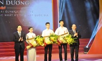 Primer ministro de Vietnam pondera logros de alumnos nacionales 