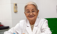 Ta Thi Chung, doctora dedicada en cuerpo y alma a infantes desafortunados