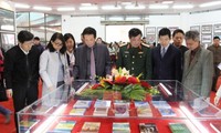 Inauguran exhibición sobre logros de integración internacional de Vietnam
