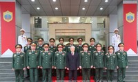 Líder partidista de Vietnam en reunión con unidad de inteligencia militar del Ministerio de Defensa