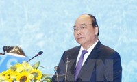 Premier de Vietnam preside reunión ordinaria mensual del gobierno 