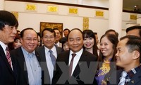 Premier vietnamita exhorta a desarrollo de mercado doméstico