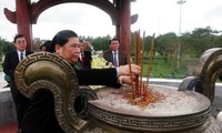 Vicepresidenta parlamentaria de Vietnam rinde homenaje a mártires en Quang Tri