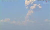 México: Volcán de Colima registra exhalación de 3 mil metros de altura 