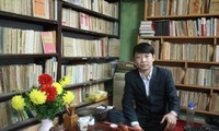 Ta Thu Phong, un apasionado coleccionista de libros y periódicos antiguos