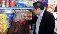 Dirigentes partidistas de Vietnam visitan localidades en ocasión del Año Nuevo Lunar