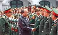 Primer ministro de Vietnam visita servicio secreto militar