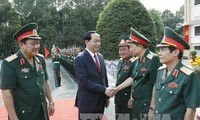 Presidente vietnamita visita fuerzas armadas y policiales de Ciudad Ho Chi Minh