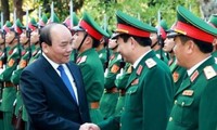 Premier vietnamita visita división militar 321-Victoria 