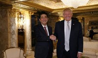 Trump reafirma compromiso de Estados Unidos con protección de seguridad de Japón