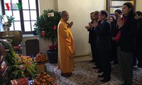 Vietnamitas en Francia visitan pagodas en primer día del Año del Gallo