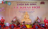 Festivales primaverales se efectúan en varias localidades vietnamitas