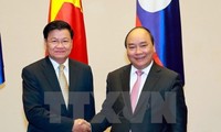 Primer ministro de Laos concluye exitosa visita en Vietnam 